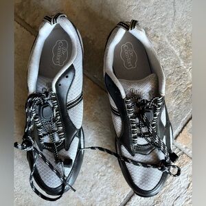 NWT Men’s Comfort Mesh Lace-Up Sneakers in Gray and Black SZ 9M/W